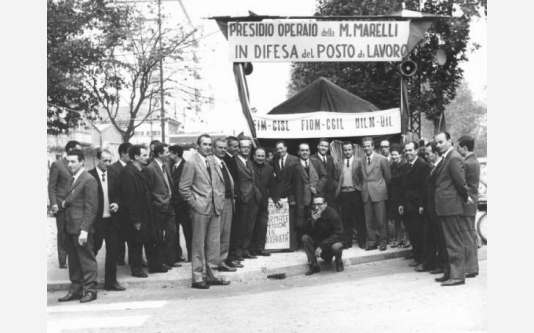 Magneti Marelli - Presidio operaio davanti alla fabbrica in difesa del posto di lavoro_1965