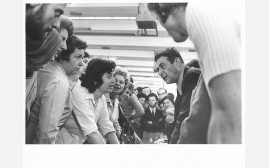 Gte - Assemblea congressuale in fabbrica - Luciano Lama discute con i lavoratori__1973